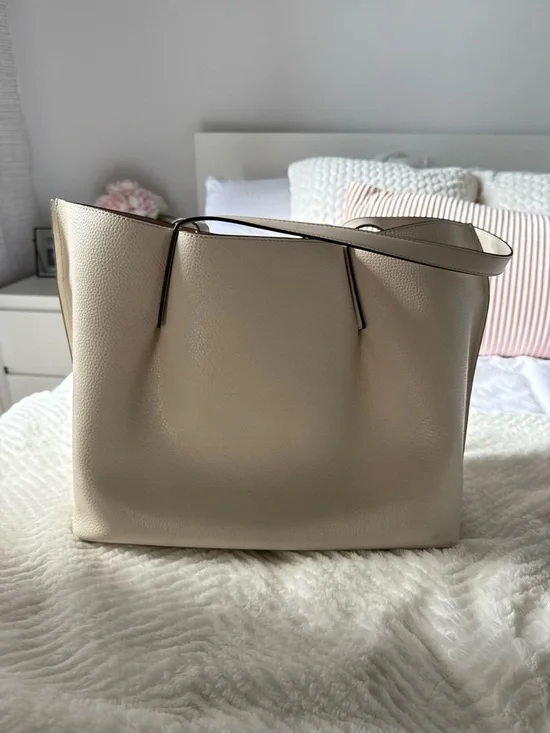 Michael Kors Beige Pebbled Leather Tote with Gold Hardware - Picture 2 of 5